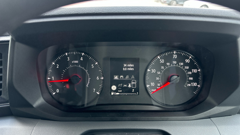 Renault Master Mwb Diesel Fwd MM35 Blue dCi 130 Advance Medium Roof Van